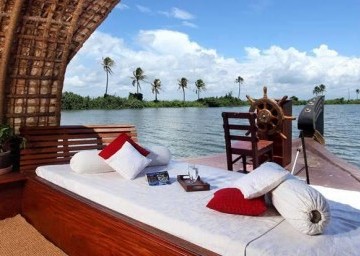 Alleppey House Boating with Oberon Toirs 