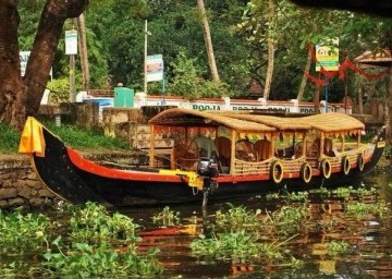 Alleppey Shikkara Ride with Oberon Tours